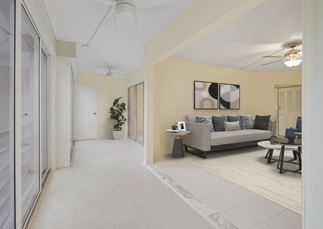 3810 Via Poinciana 404, Greenacres, FL 33467