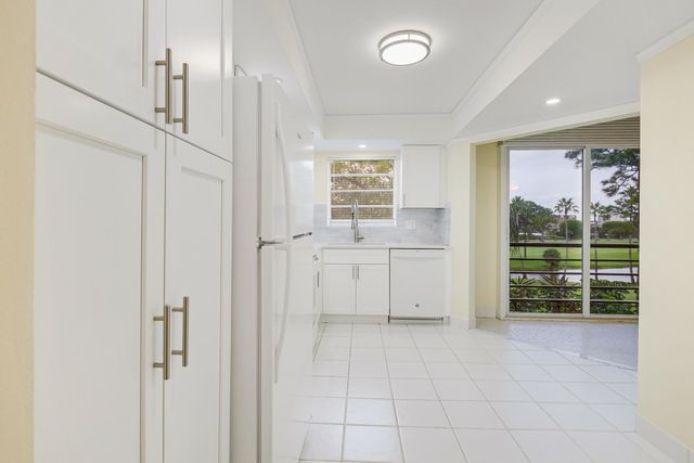 3810 Via Poinciana 404, Greenacres, FL 33467