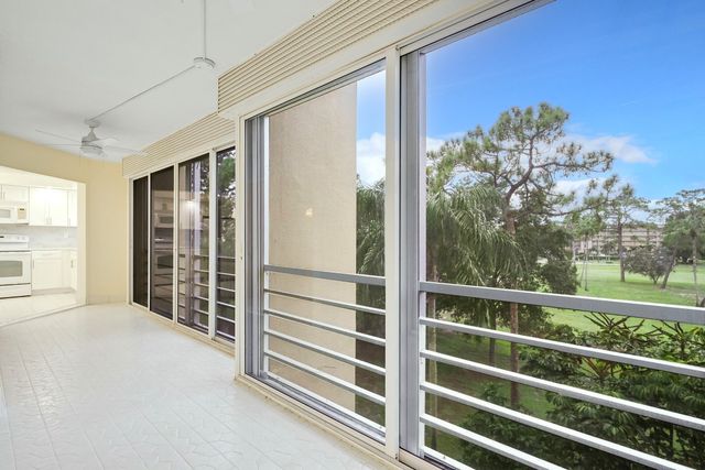 3810 Via Poinciana 404, Greenacres, FL 33467