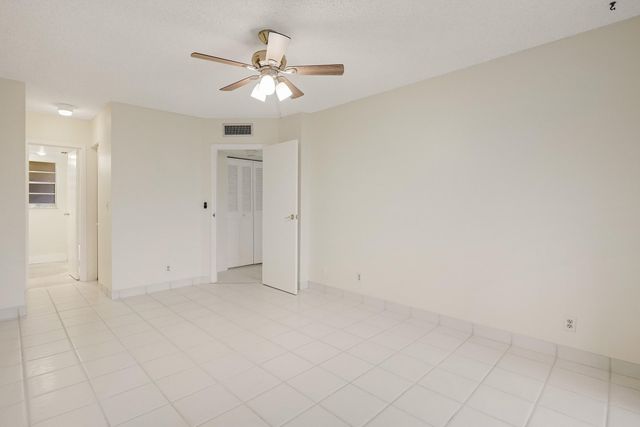 3810 Via Poinciana 404, Greenacres, FL 33467