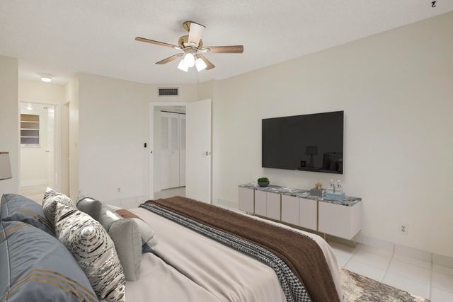 3810 Via Poinciana 404, Greenacres, FL 33467
