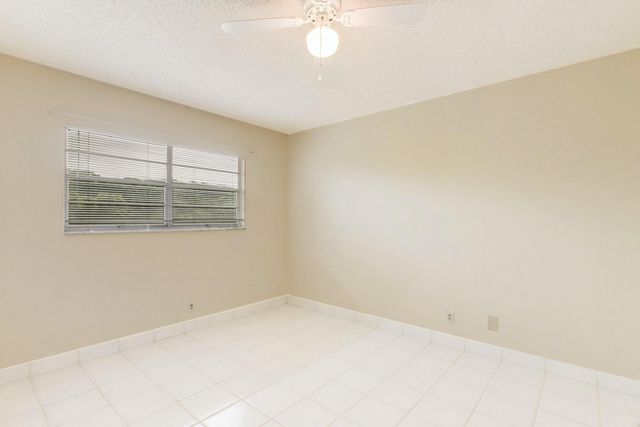 3810 Via Poinciana 404, Greenacres, FL 33467
