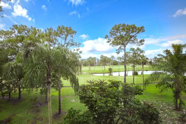 3810 Via Poinciana 404, Greenacres, FL 33467