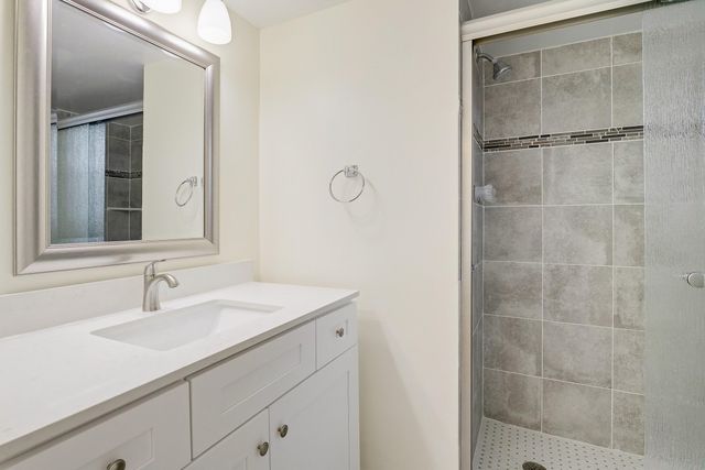 3810 Via Poinciana 404, Greenacres, FL 33467