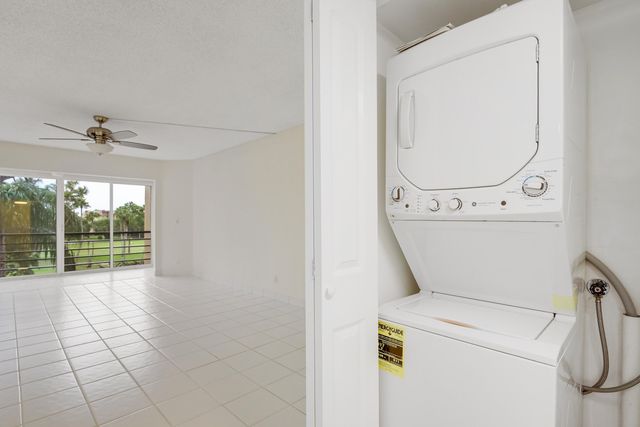 3810 Via Poinciana 404, Greenacres, FL 33467