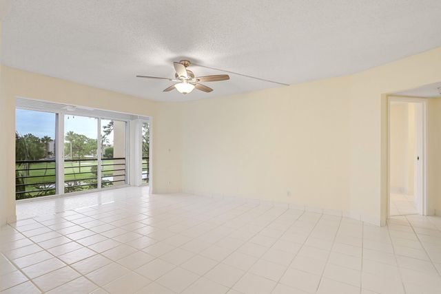 3810 Via Poinciana 404, Greenacres, FL 33467