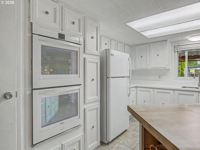 13640 Se HIGHWAY 212 24, Clackamas, OR 97015