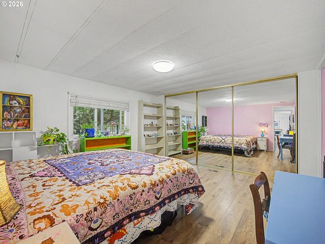 13640 Se HIGHWAY 212 24, Clackamas, OR 97015