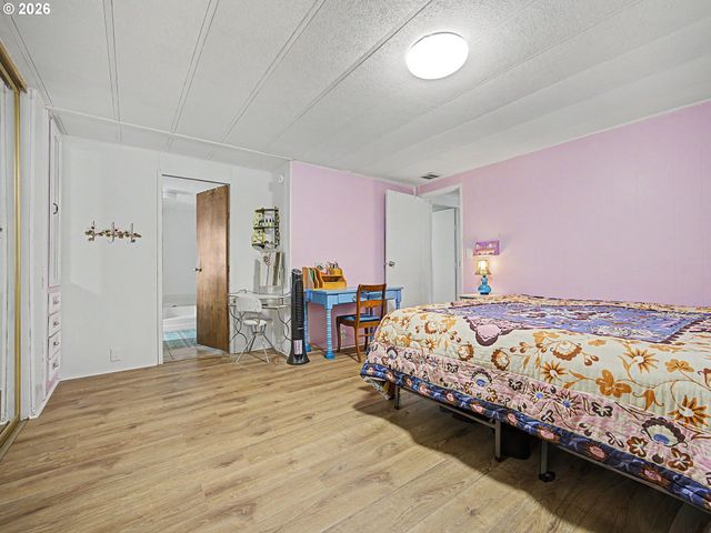 13640 Se HIGHWAY 212 24, Clackamas, OR 97015
