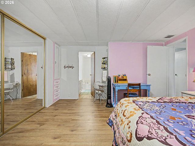 13640 Se HIGHWAY 212 24, Clackamas, OR 97015