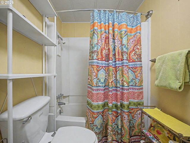 13640 Se HIGHWAY 212 24, Clackamas, OR 97015