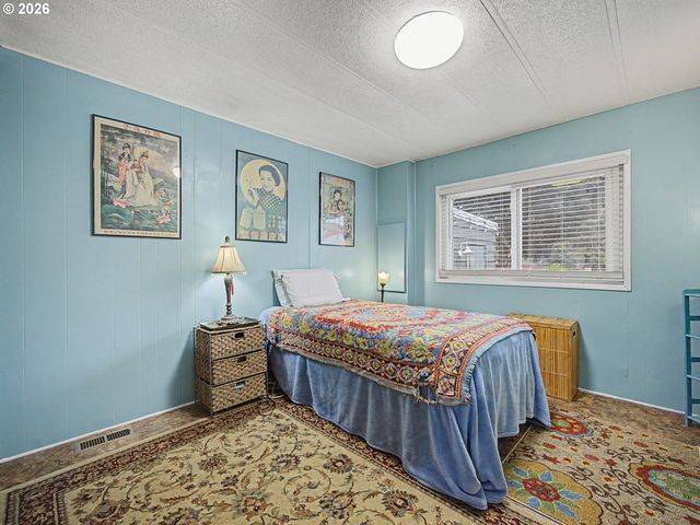 13640 Se HIGHWAY 212 24, Clackamas, OR 97015