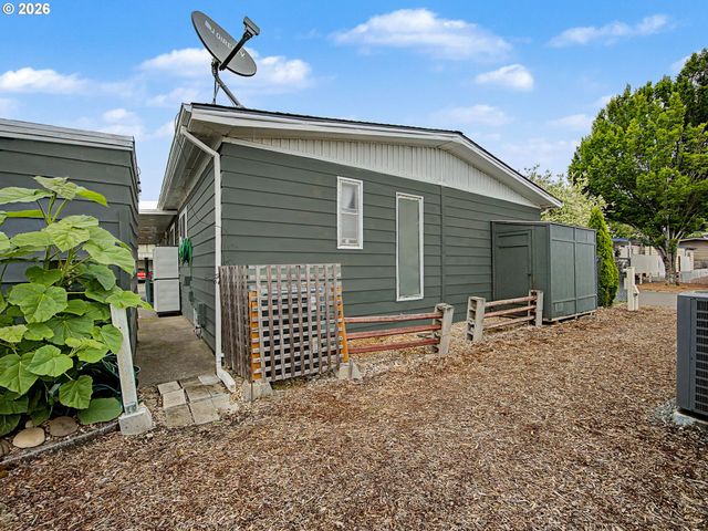 13640 Se HIGHWAY 212 24, Clackamas, OR 97015