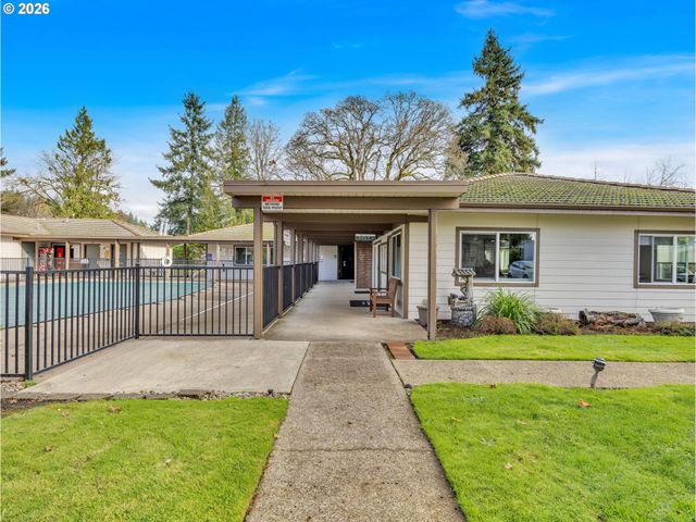 13640 Se HIGHWAY 212 24, Clackamas, OR 97015
