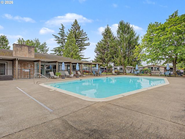 13640 Se HIGHWAY 212 24, Clackamas, OR 97015