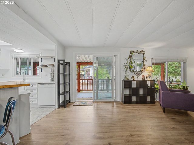 13640 Se HIGHWAY 212 24, Clackamas, OR 97015