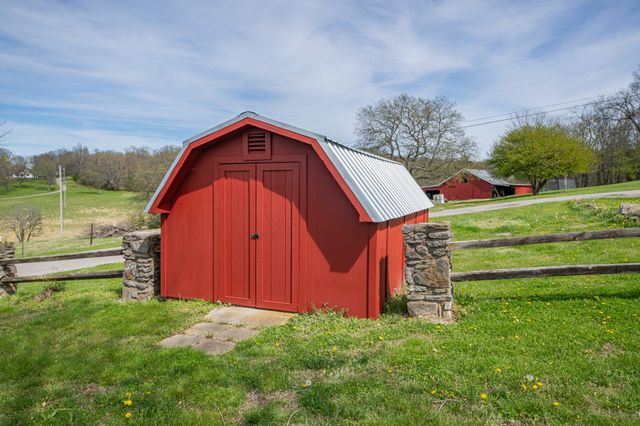 1839 Polly Adams Rd, Belfast, TN 37019