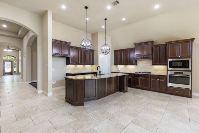 135 N Greatwood Glen Place, Montgomery, TX 77316