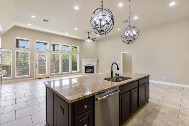 135 N Greatwood Glen Place, Montgomery, TX 77316