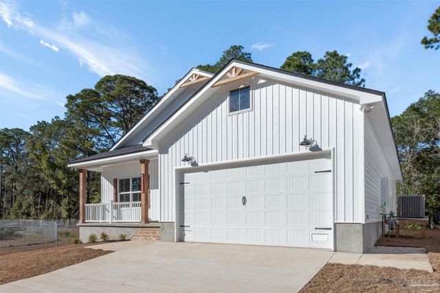 4 Coweta Rd, Cantonment, FL 32533