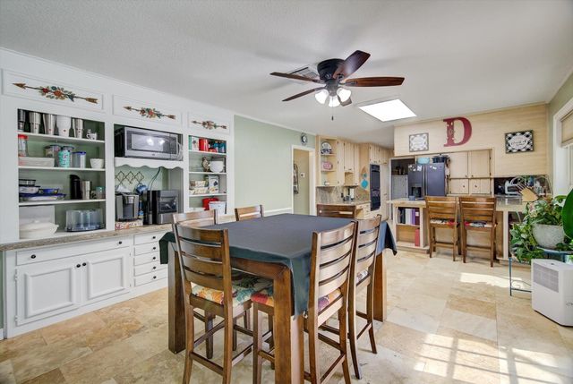 110 Daisy Street, Lake Jackson, TX 77566