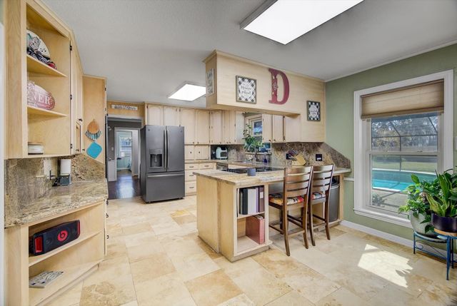 110 Daisy Street, Lake Jackson, TX 77566