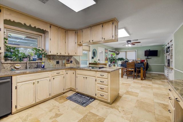 110 Daisy Street, Lake Jackson, TX 77566