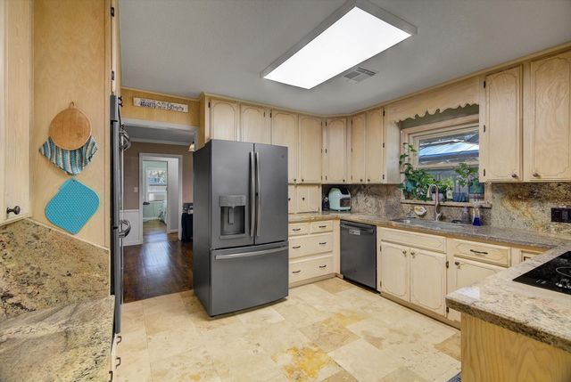 110 Daisy Street, Lake Jackson, TX 77566