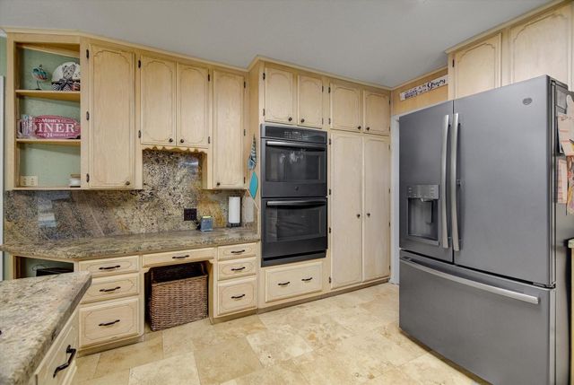 110 Daisy Street, Lake Jackson, TX 77566