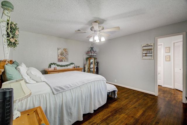 110 Daisy Street, Lake Jackson, TX 77566