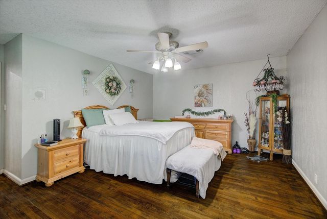 110 Daisy Street, Lake Jackson, TX 77566