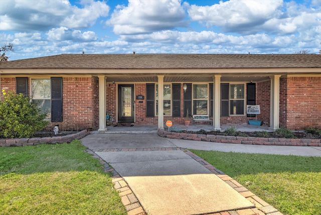 110 Daisy Street, Lake Jackson, TX 77566