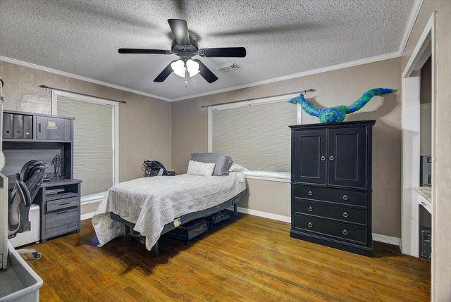 110 Daisy Street, Lake Jackson, TX 77566