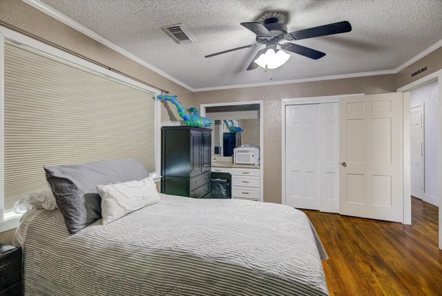 110 Daisy Street, Lake Jackson, TX 77566