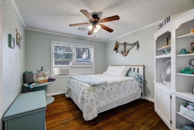 110 Daisy Street, Lake Jackson, TX 77566