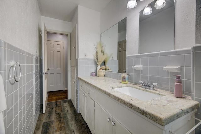 110 Daisy Street, Lake Jackson, TX 77566