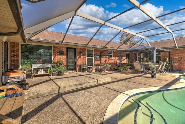 110 Daisy Street, Lake Jackson, TX 77566