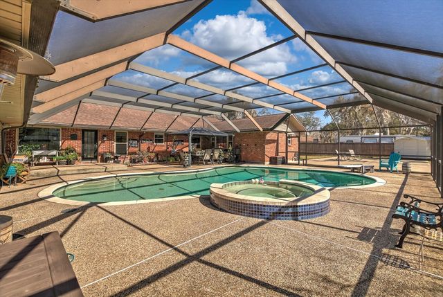 110 Daisy Street, Lake Jackson, TX 77566