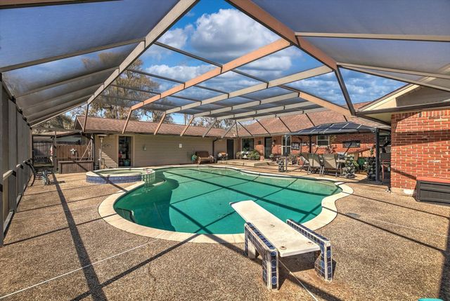 110 Daisy Street, Lake Jackson, TX 77566