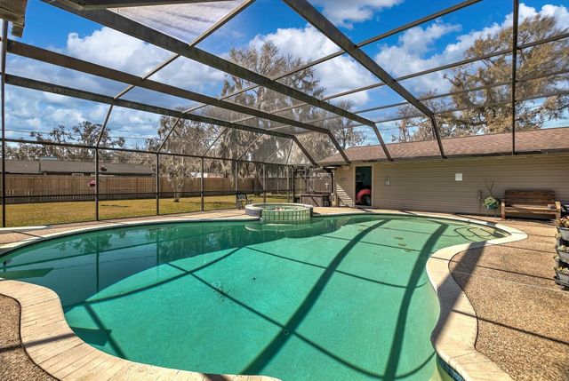 110 Daisy Street, Lake Jackson, TX 77566