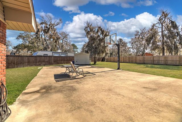 110 Daisy Street, Lake Jackson, TX 77566