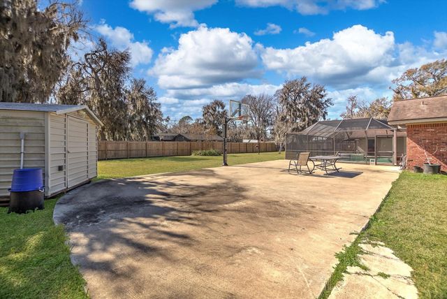 110 Daisy Street, Lake Jackson, TX 77566