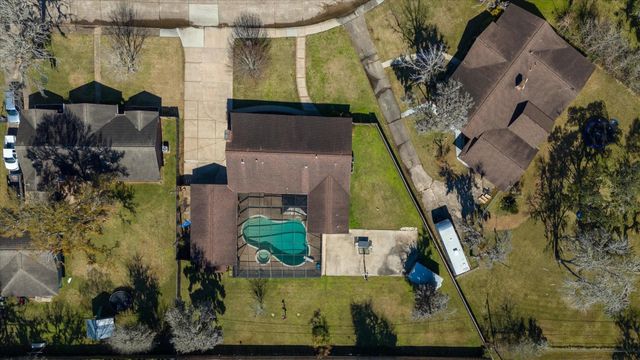 110 Daisy Street, Lake Jackson, TX 77566