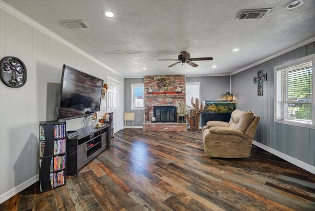 110 Daisy Street, Lake Jackson, TX 77566