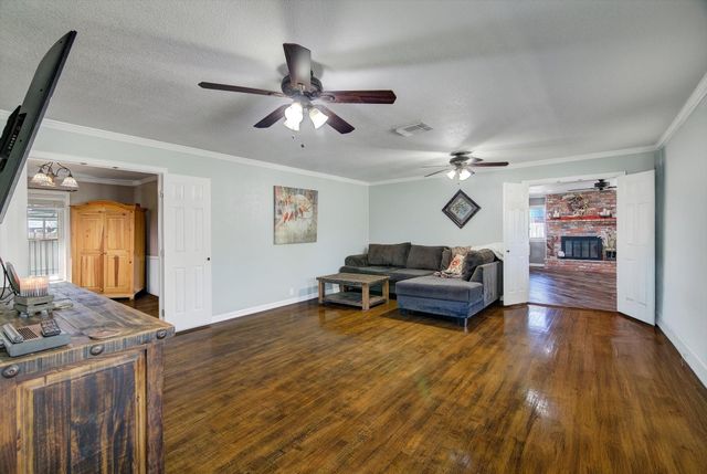 110 Daisy Street, Lake Jackson, TX 77566