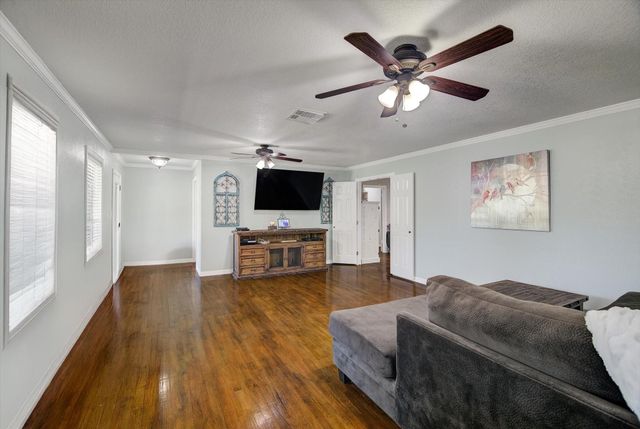 110 Daisy Street, Lake Jackson, TX 77566