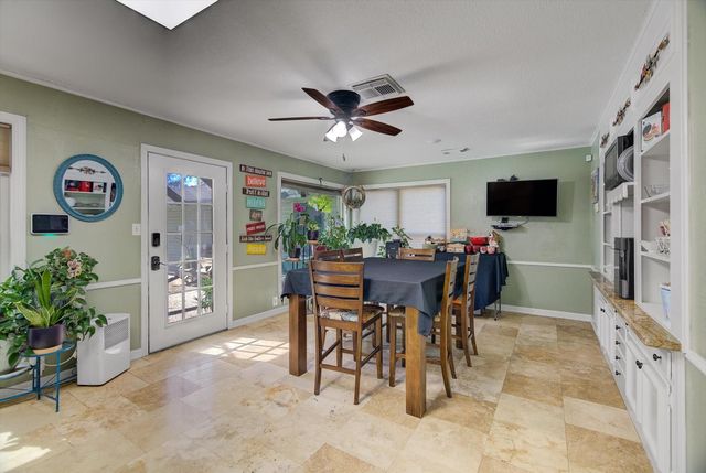 110 Daisy Street, Lake Jackson, TX 77566