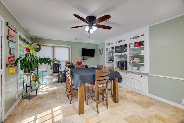 110 Daisy Street, Lake Jackson, TX 77566