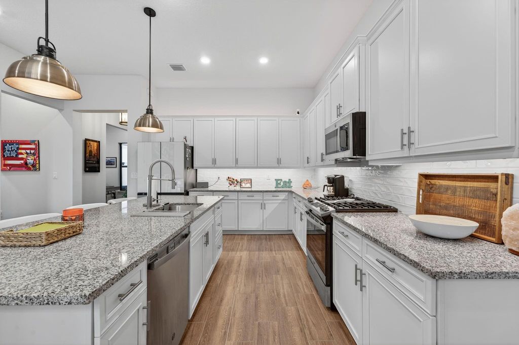 Image 16 of property listing at 7434 N Blue Spring Dr, Parkland, FL 33067