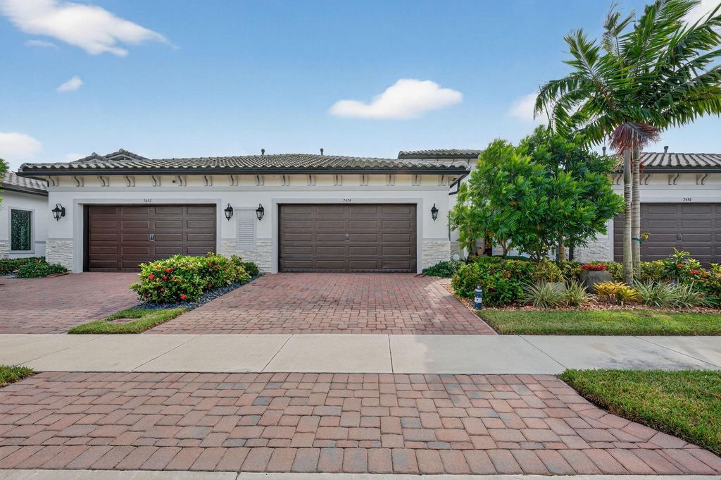 Image 2 of property listing at 7434 N Blue Spring Dr, Parkland, FL 33067